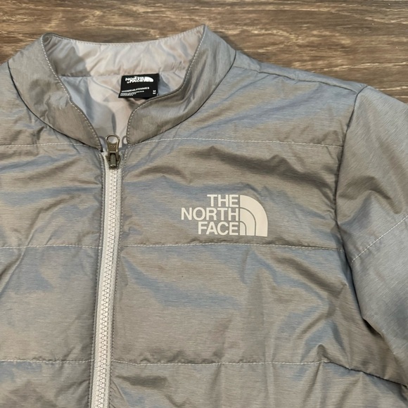 The North Face lightweight jacket for warmth - Picture 4 of 12